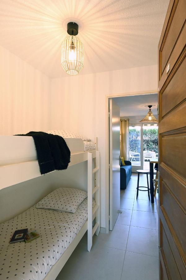 Charmant Studio 2A4 Pers Avec Jardin Et Place De Parking Situe A 5 Min A Pied De La Mer Бандол Екстериор снимка