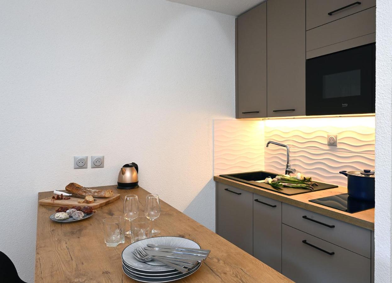 Charmant Studio 2A4 Pers Avec Jardin Et Place De Parking Situe A 5 Min A Pied De La Mer Бандол Екстериор снимка