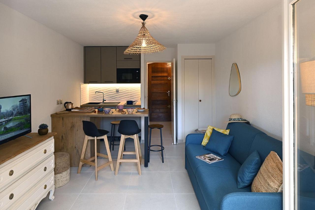 Charmant Studio 2A4 Pers Avec Jardin Et Place De Parking Situe A 5 Min A Pied De La Mer Бандол Екстериор снимка