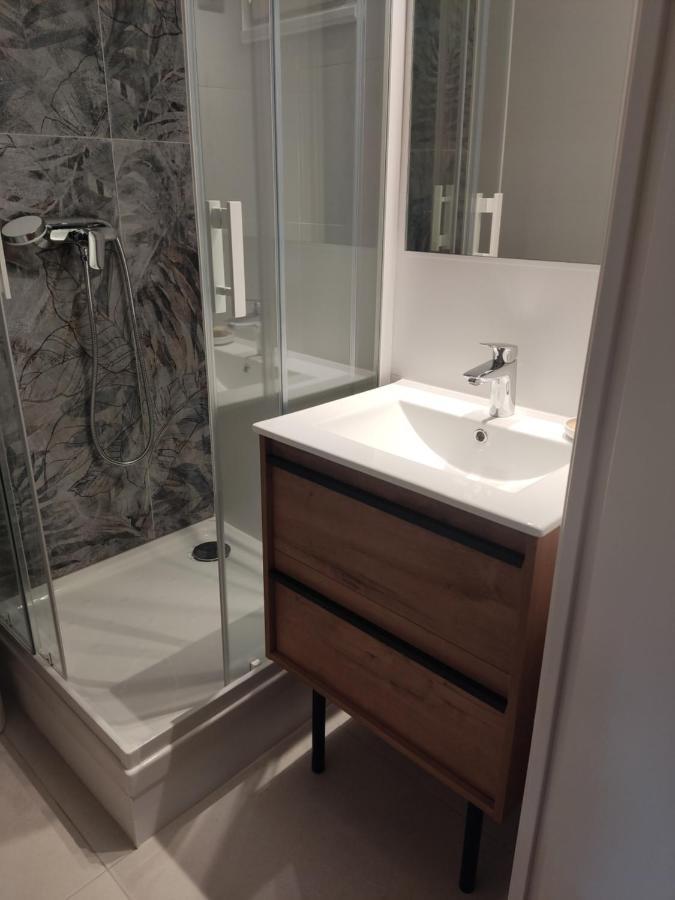 Charmant Studio 2A4 Pers Avec Jardin Et Place De Parking Situe A 5 Min A Pied De La Mer Бандол Екстериор снимка