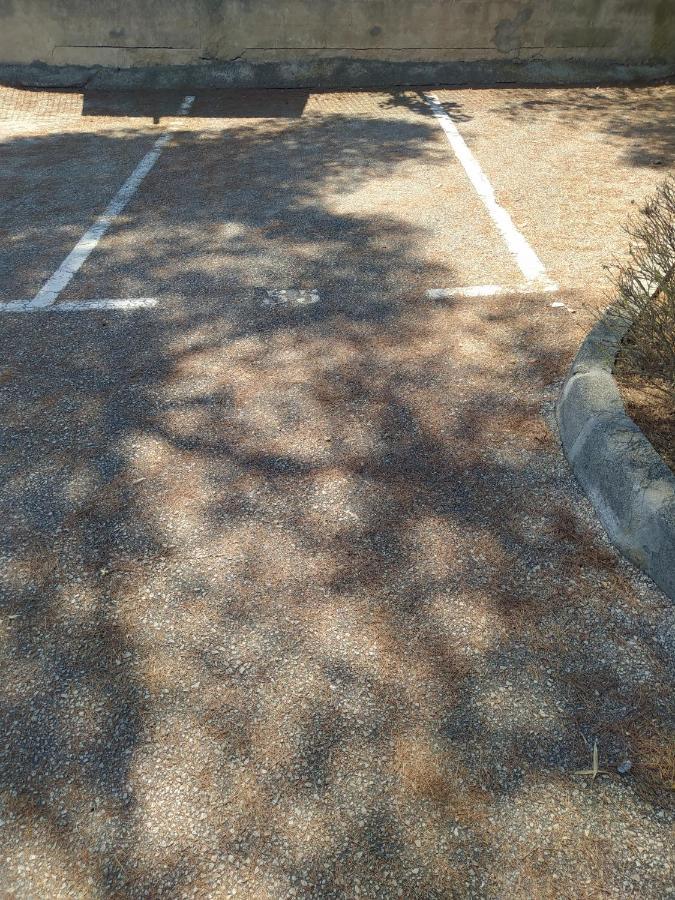 Charmant Studio 2A4 Pers Avec Jardin Et Place De Parking Situe A 5 Min A Pied De La Mer Бандол Екстериор снимка